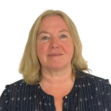 Llun pen ac ysgwyddau o Kathryn Chamberlain